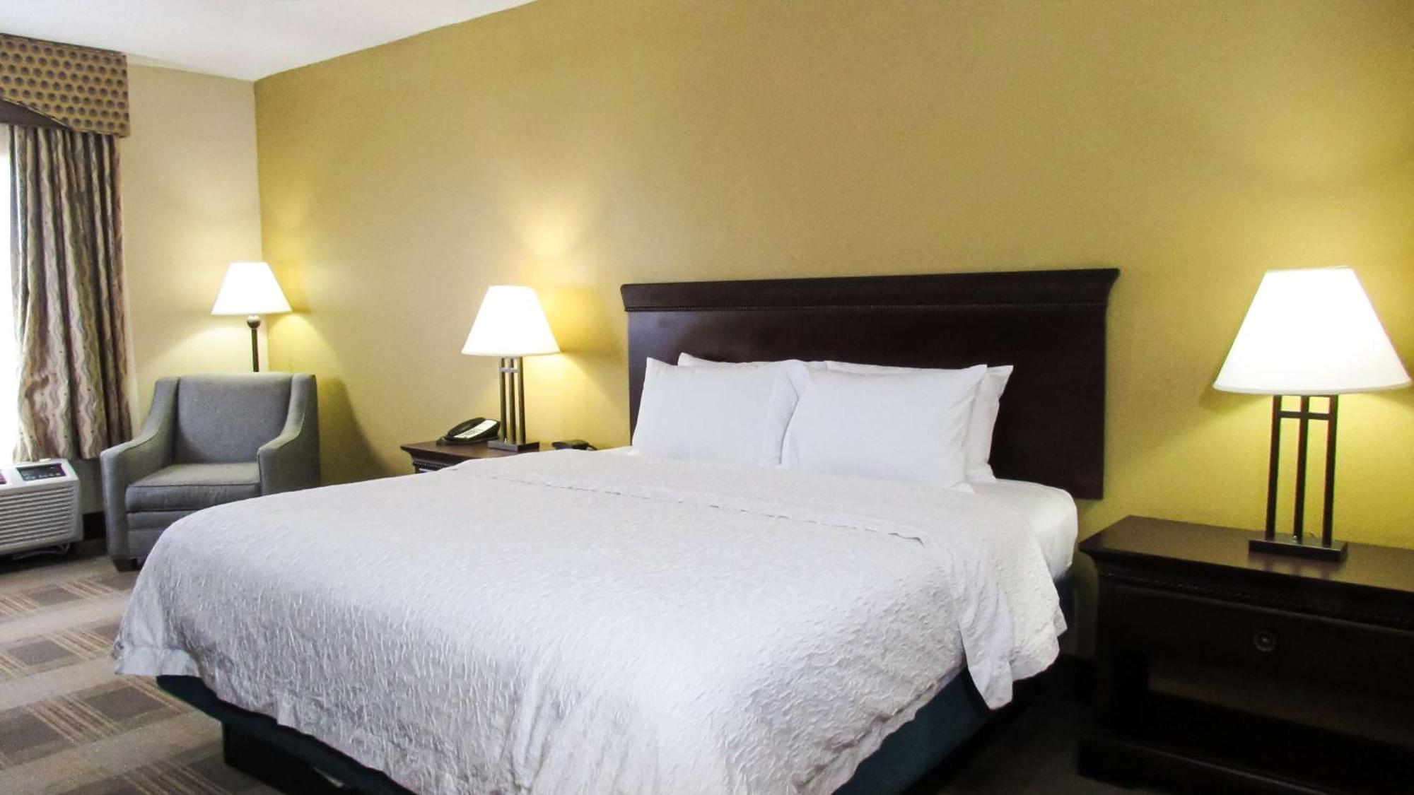 Hampton Inn Oxford-West Экстерьер фото